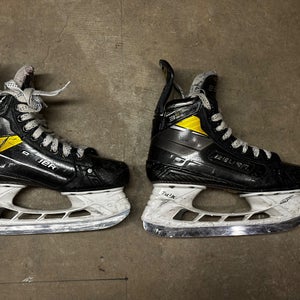 Bauer Supreme 3S Pro Hockey Skates Regular Width Size 4.5 (Used)