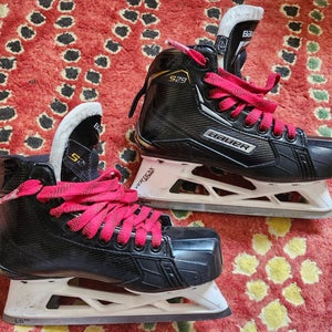 Bauer Supreme S29 Hockey Goalie Skates Regular Width Size 4 (Used)