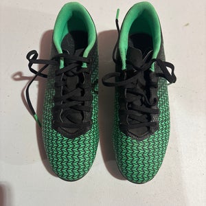 Green Kids 3.5Y (Big Kids / Youth) Under Armour Cleats (Used)