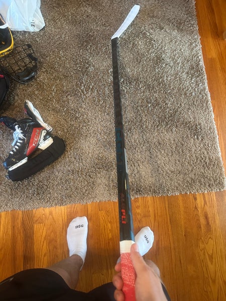 Intermediate CCM Vizion Right Handed Hockey Stick P28 (Used)