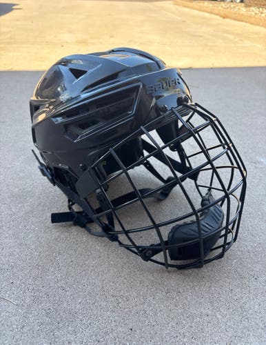 Medium Bauer Re-Akt 150 Helmet (Used)