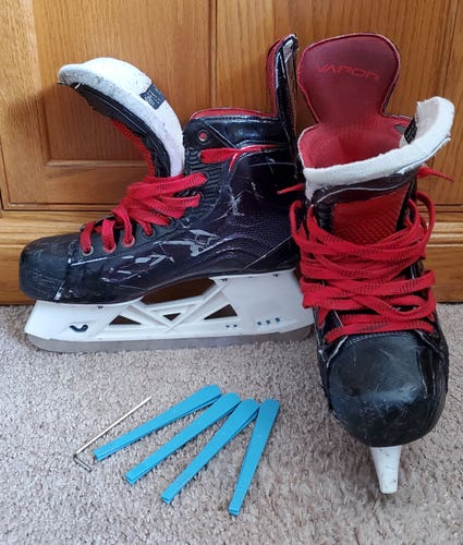 2017 Bauer Vapor X800 Hockey Skates Size 8EE with Marsblade I2 Holders (Used)