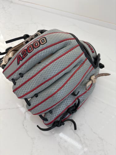 2025 Wilson A2000 RH Infield Baseball Glove 11.25" (Used)