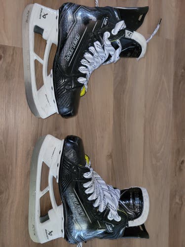 2024 Bauer Supreme M50 Pro Hockey Skates Regular Width Size 2.5 (Used)