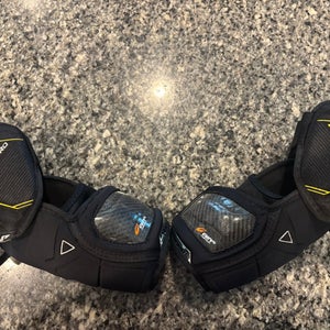 Intermediate Medium Bauer Supreme M5 Pro Elbow Pads (Used)