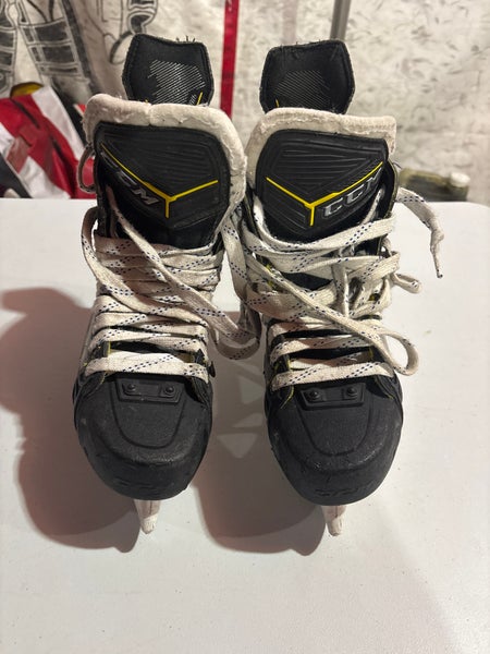 CCM Super Tacks Hockey Skates Regular Width 6 (Used)