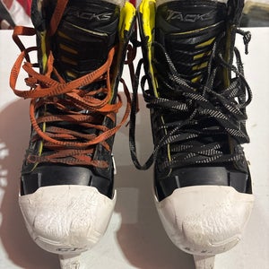 CCM Tacks 6092 Hockey Goalie Skates Regular Width 6 (Used)