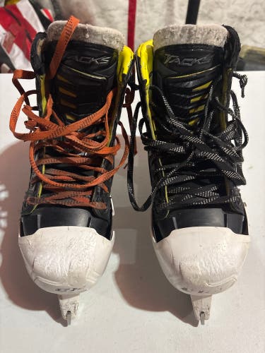 CCM Tacks 6092 Hockey Goalie Skates Regular Width 6 (Used)