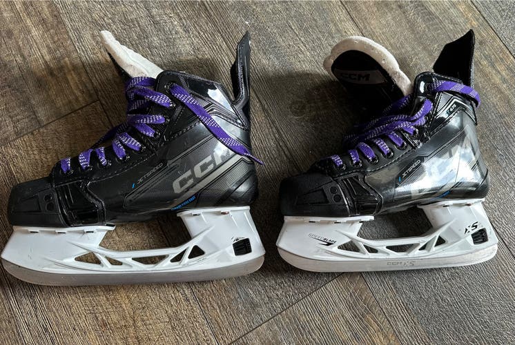 CCM JetSpeed FT675 Hockey Skates Regular Width Size 4 (Used)