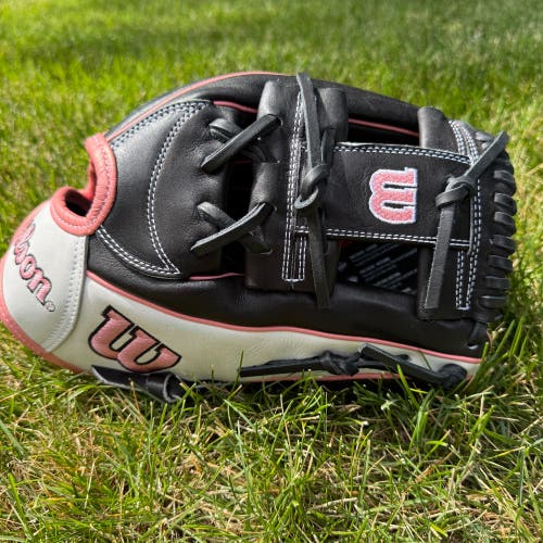 NEW Wilson A2000 H12 12” Black Pink RHT Fastpitch Softball Glove