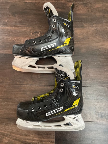 Bauer Supreme M3 Hockey Skates Regular Width Size 4 (Used)