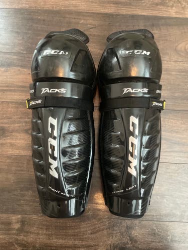Junior CCM Tacks 9550 13" Shin Pads (Used)