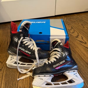 2024 Bauer Vapor X4 Hockey Skates Regular Width Size 4 (Used)