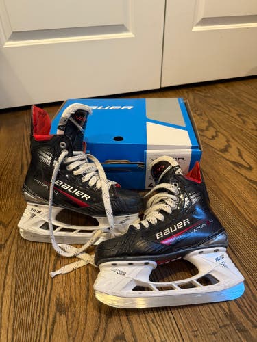 2024 Bauer Vapor X4 Hockey Skates Regular Width Size 4 (Used)