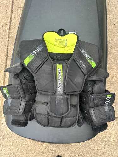 Medium Warrior RITUAL X4 E+ Goalie Chest Protector (New)