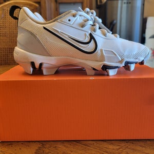 White Kid's 2.5Y (Big Kids / Youth) Nike Low Top Molded Cleats (Used)