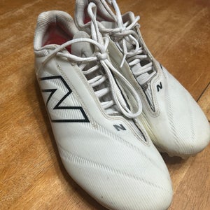 White Men's Size M 10.5 (W 11.5) Adult New Balance Burn X2 Low Low Top (Used)