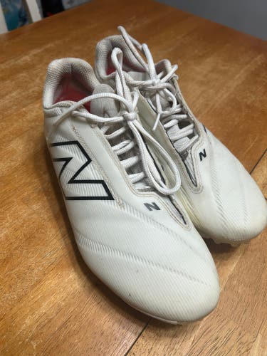 White Men's Size M 10.5 (W 11.5) Adult New Balance Burn X2 Low Low Top (Used)