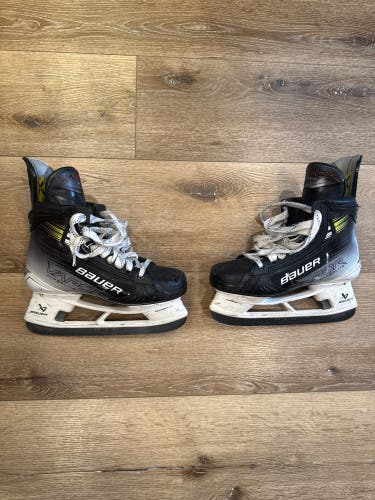 2024 Bauer Vapor Hyperlite 2 Hockey Skates Regular Width 8 (Used)