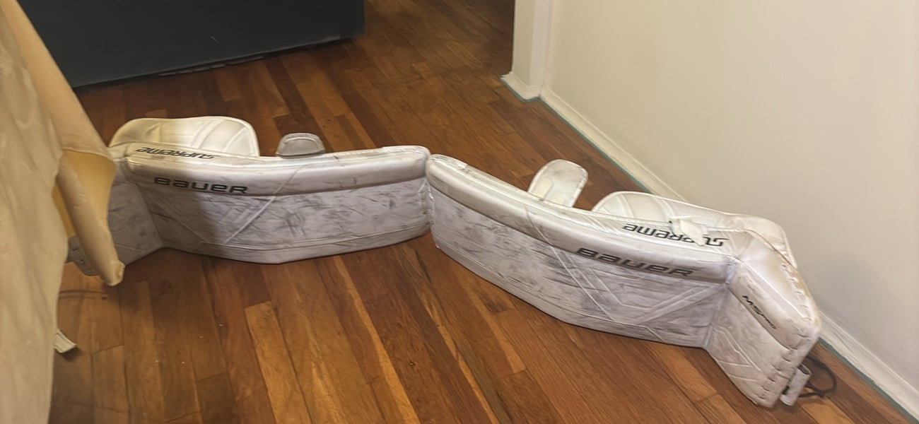 32" 2022 Bauer Supreme M5 Pro Goalie Leg Pads (Used)