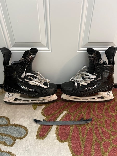 2023 Bauer Supreme Mach Hockey Skates Regular Width 8 (Used)