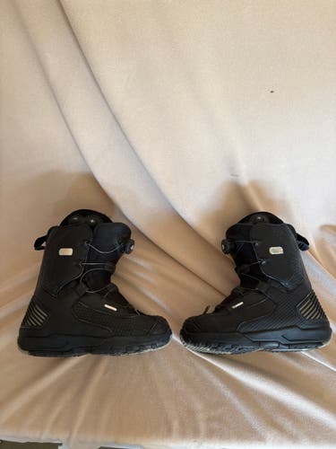Men's Size M 11.0 (W 12.0) DC Judge Snowboard Boots (Used)