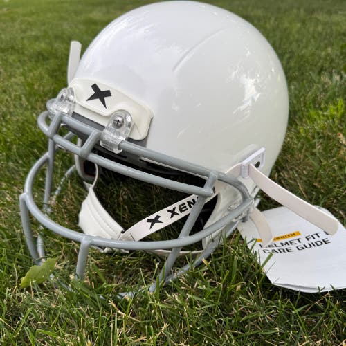 Xenith X2E+ Standard Fit Youth Football Helmet White Grey Face Mask Medium 2023