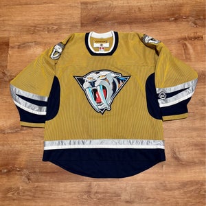 Vintage Koho Men’s Nashville Predators Mustard Cat Jersey (XL)