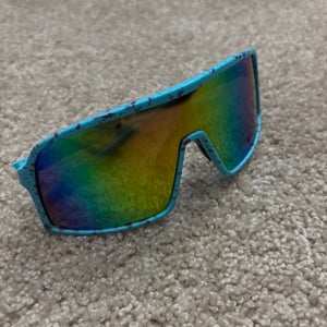 Medium Sunglasses (New) sendy shades