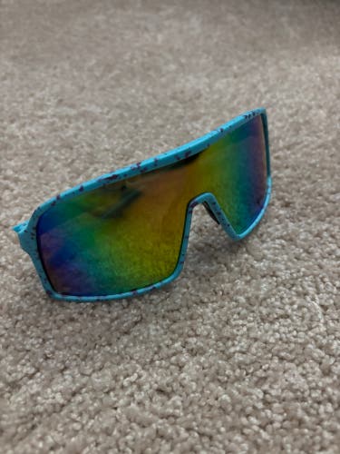 Medium Sunglasses (New) sendy shades