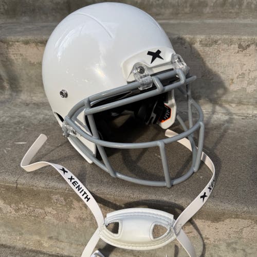 Xenith X2E+ Standard Fit Youth Small Football Helmet White Grey Face Mask 2023