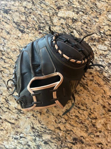 Wilson A2000 RH Catcher's Glove 33" (Used)