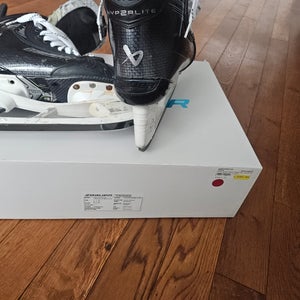 2025 Bauer Vapor Hyperlite 2 Hockey Skates 7.5 (Used)