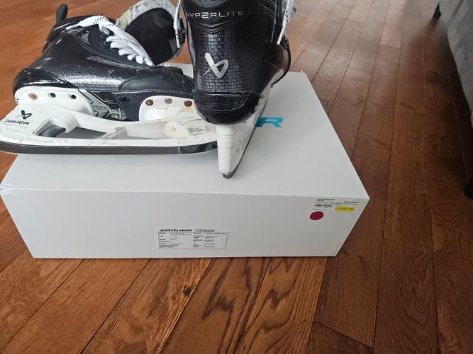 2025 Bauer Vapor Hyperlite 2 Hockey Skates 7.5 (Used)