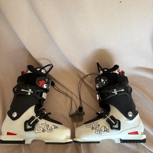 Unisex Salomon All Mountain SCS Ski Boots (Used)