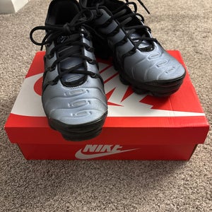 USED LIKE NEW Nike Air VaporMax Plus Aluminum Size M 9.5 (W 10.5)