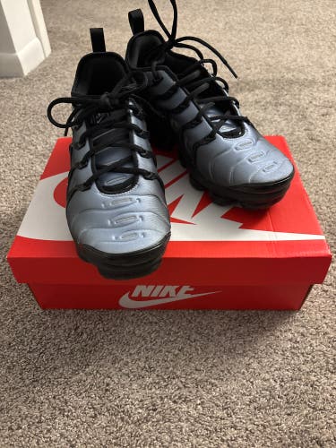 USED LIKE NEW Nike Air VaporMax Plus Aluminum Size M 9.5 (W 10.5)