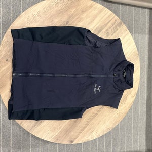 Like New Arcteryx Atom Vest in Navy Blue (L)