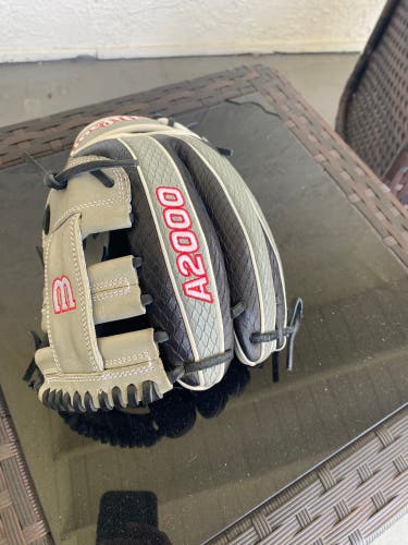 2024 Wilson A2000 RH Infield Baseball Glove 11.5" (New)