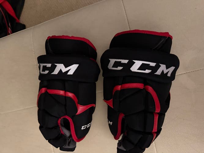 Used Blackhawks CCM HG12XP Gloves 14" PATRICK SHARP