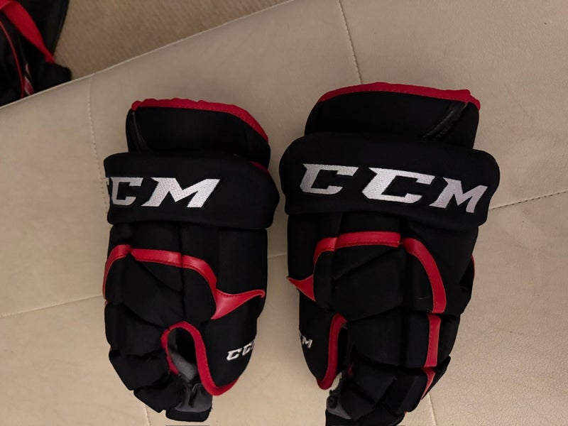 Used Blackhawks CCM HG12XP Gloves 14" PATRICK SHARP