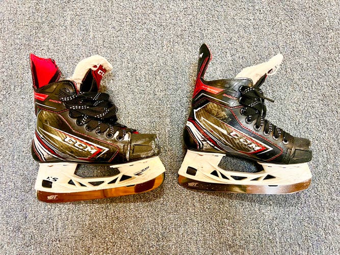 CCM JetSpeed Shock Ice Hockey Skates Junior Size 2  - Brand New BladeTech Blades