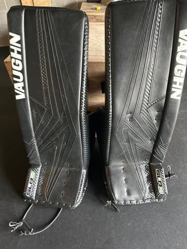 32" Vaughn SLR4 Pro Goalie Leg Pads (Used)