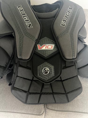 Small 2023 Vaughn V10 Goalie Chest Protector (Used)