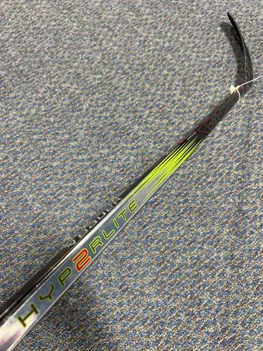 Intermediate Bauer Hyperlite 2 Hockey Stick Right Handed P92 (Used)