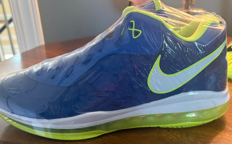 Men's Size M 10.5 (W 11.5) Nike Shoes (New)