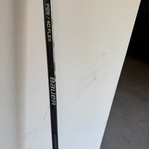 Bauer Vapor Hyperlite Right Handed Hockey Stick P28