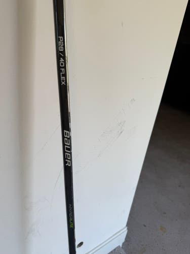 Bauer Vapor Hyperlite Right Handed Hockey Stick P28
