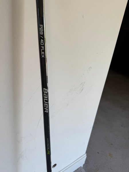 Bauer Vapor Hyperlite Right Handed Hockey Stick P28