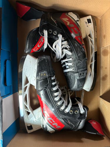 2023 CCM JetSpeed FT6 Pro Hockey Skates Regular Width 9.5 (Used)